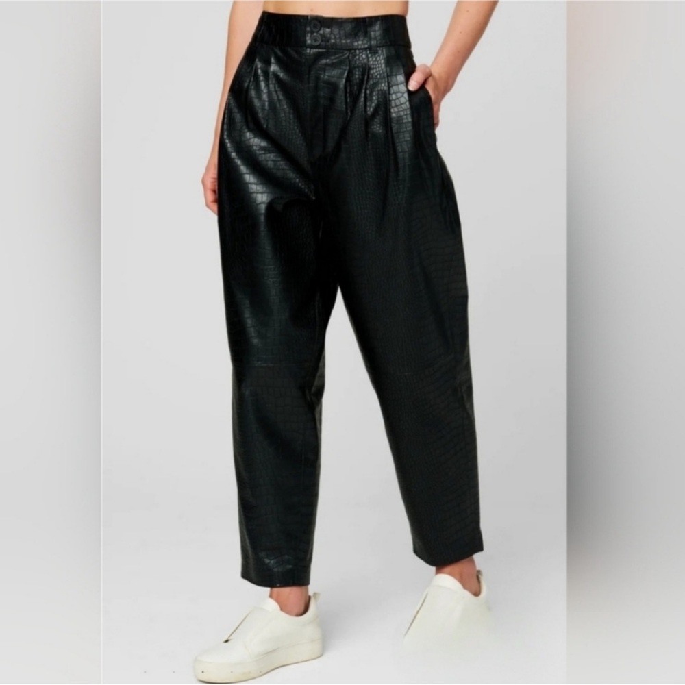 NWT Blank NYC Black Faux Leather Croc Embossed Taper Leg Pants Size 28 - Picture 3 of 11